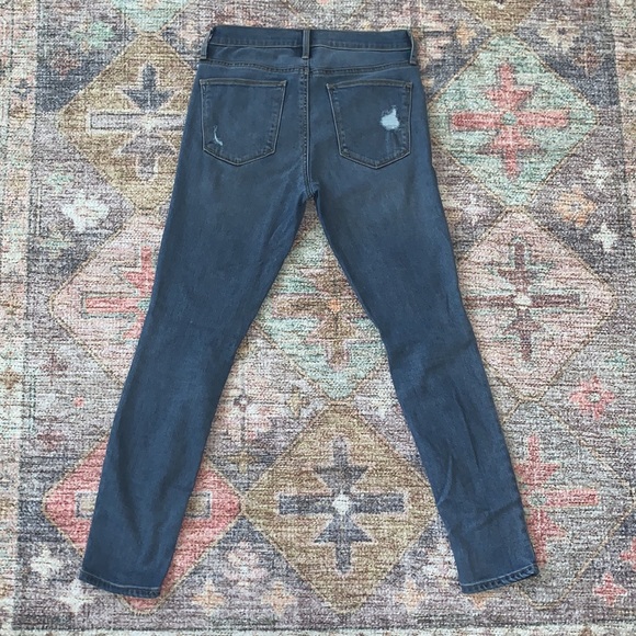 ⭐️Gap True Skinny Jeans - Size 27 - Like New ⭐️ - Picture 2 of 5